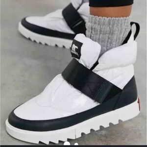 Sorel Joan Of Arctic Next Lite Strap White Puffy Low
Boots Women's 8